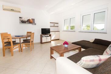 Appartamenti con piscina per famiglie Vinkuran, Pola - Pula - 15736