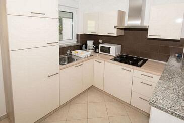 Appartamenti con piscina per famiglie Vinkuran, Pola - Pula - 15736