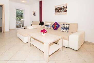 Appartamenti con piscina per famiglie Vinkuran, Pola - Pula - 15736