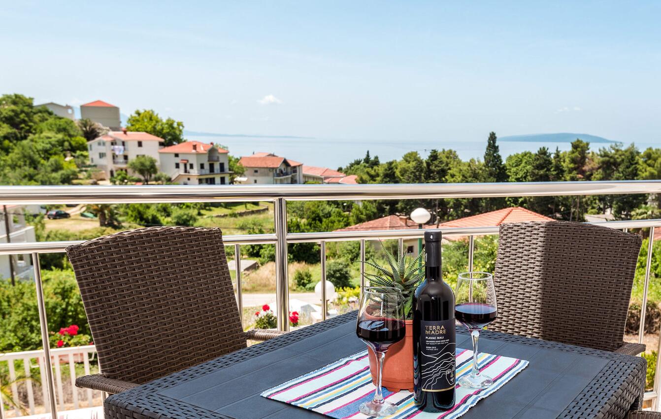 Apartments with a parking space Gradac, Makarska - 15750