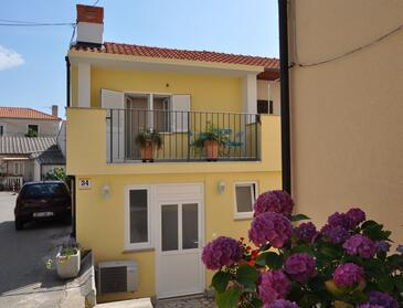 Apartment with terrace Vrbnik, Kvarner