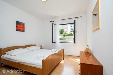 Apartments with parking space Pag - 15765