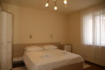 Ferienwohnungen mit Pool für Familien Kastel Luksic, Kastela - 15773