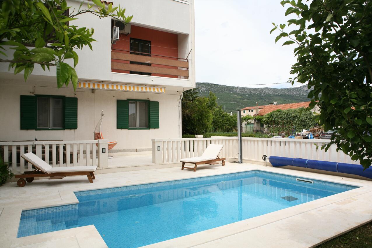 Ferienwohnungen mit Pool für Familien Kastel Luksic, Kastela - 15773