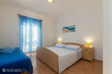 Apartments with parking space Ivan Dolac, Hvar - 15784