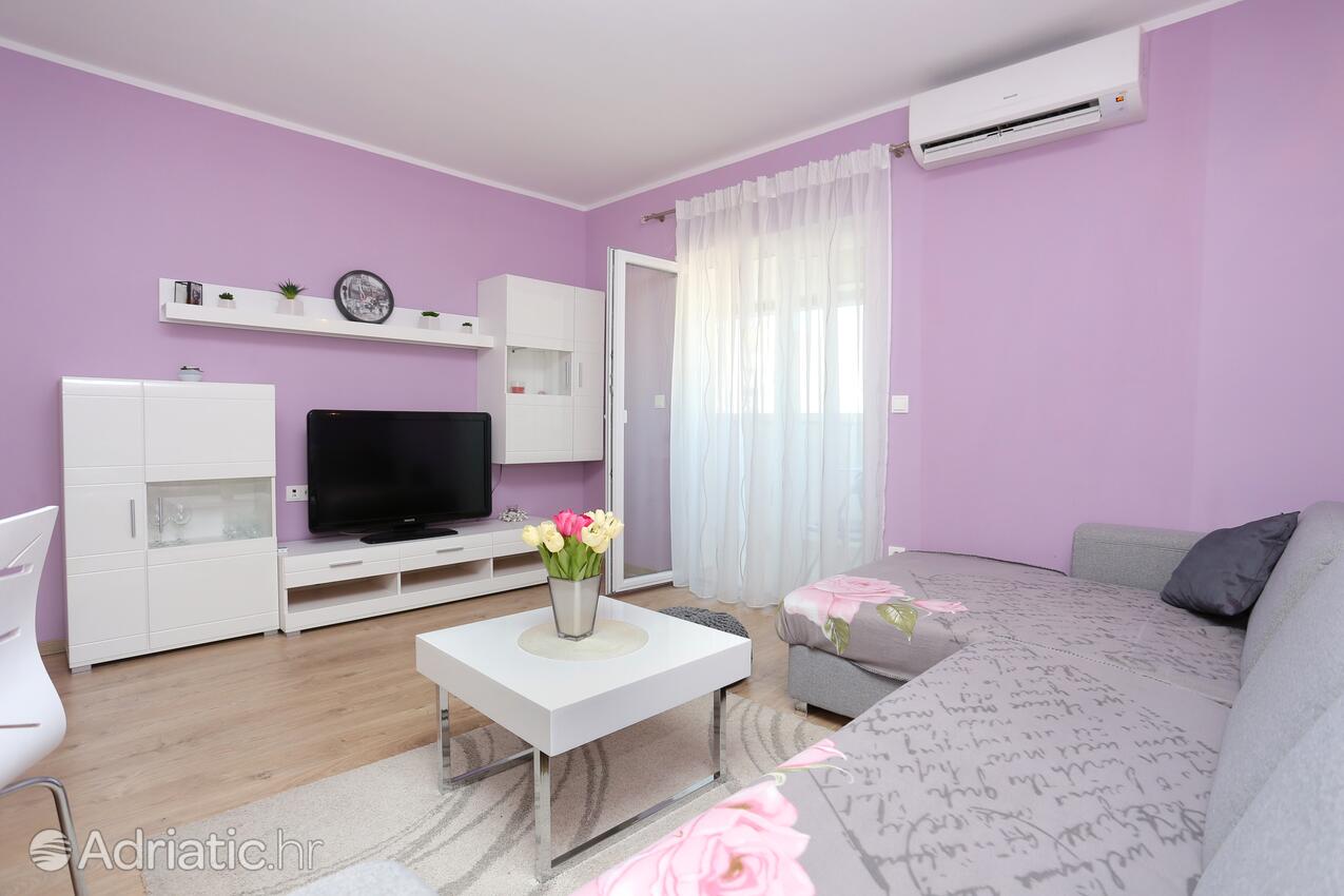 Apartments with parking spaces Makarska - 15841