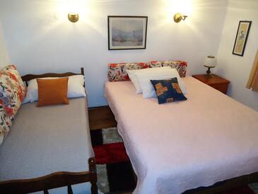 Apartments with parking space Rogoznica - 15876