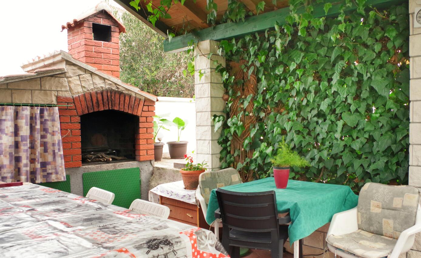 Apartments with parking space Rogoznica - 15876