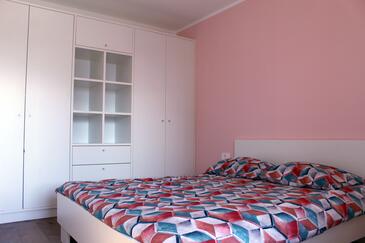 Apartmanok családok részére medencével Cepic, Sredisnja Istra - 15878