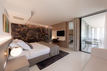 Lejligheder med pool egnet til familier med børn Novalja, Pag - 15882