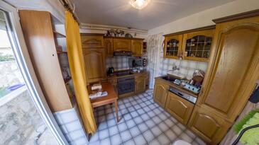 Apartmány s terasou Tisno, Severní Dalmácie