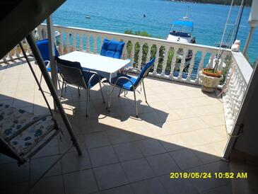 Apartmány s terasou Tisno, Severní Dalmácie