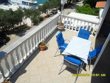 Apartmány s terasou Tisno, Severní Dalmácie