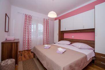 Apartments with parking space Mundanije (Rab) - 15900