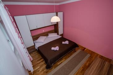 Apartments with parking space Mundanije (Rab) - 15900