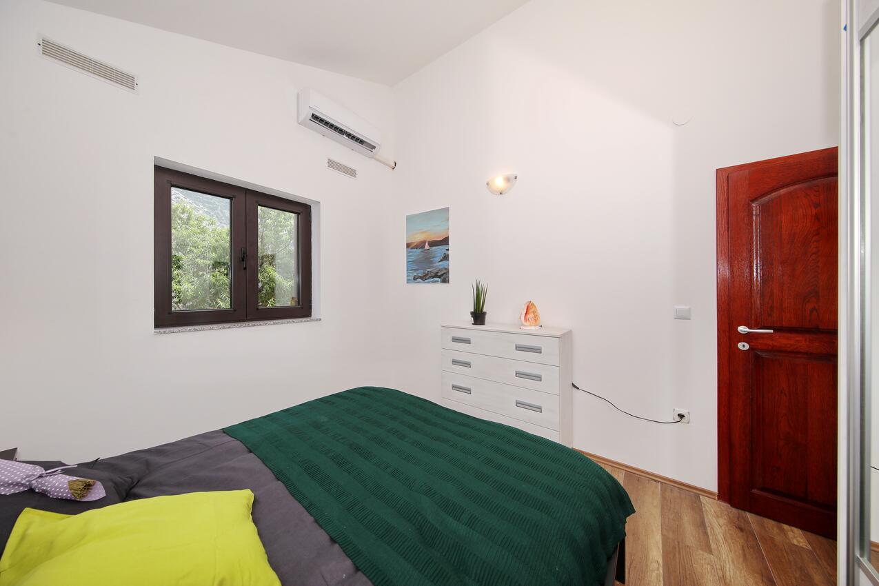 A-15907-a - Kwatery prywatne - Apartamenty nad morzem Ribarica, Karlobag
