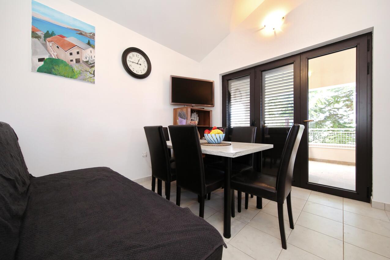 A-15907-a - Kwatery prywatne - Apartamenty nad morzem Ribarica, Karlobag