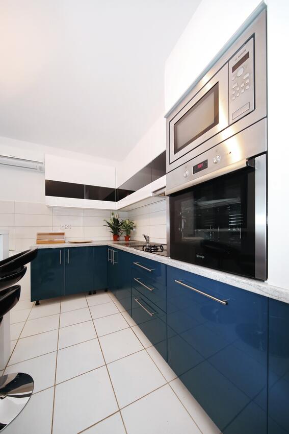 A-15907-a - Kwatery prywatne - Apartamenty nad morzem Ribarica, Karlobag
