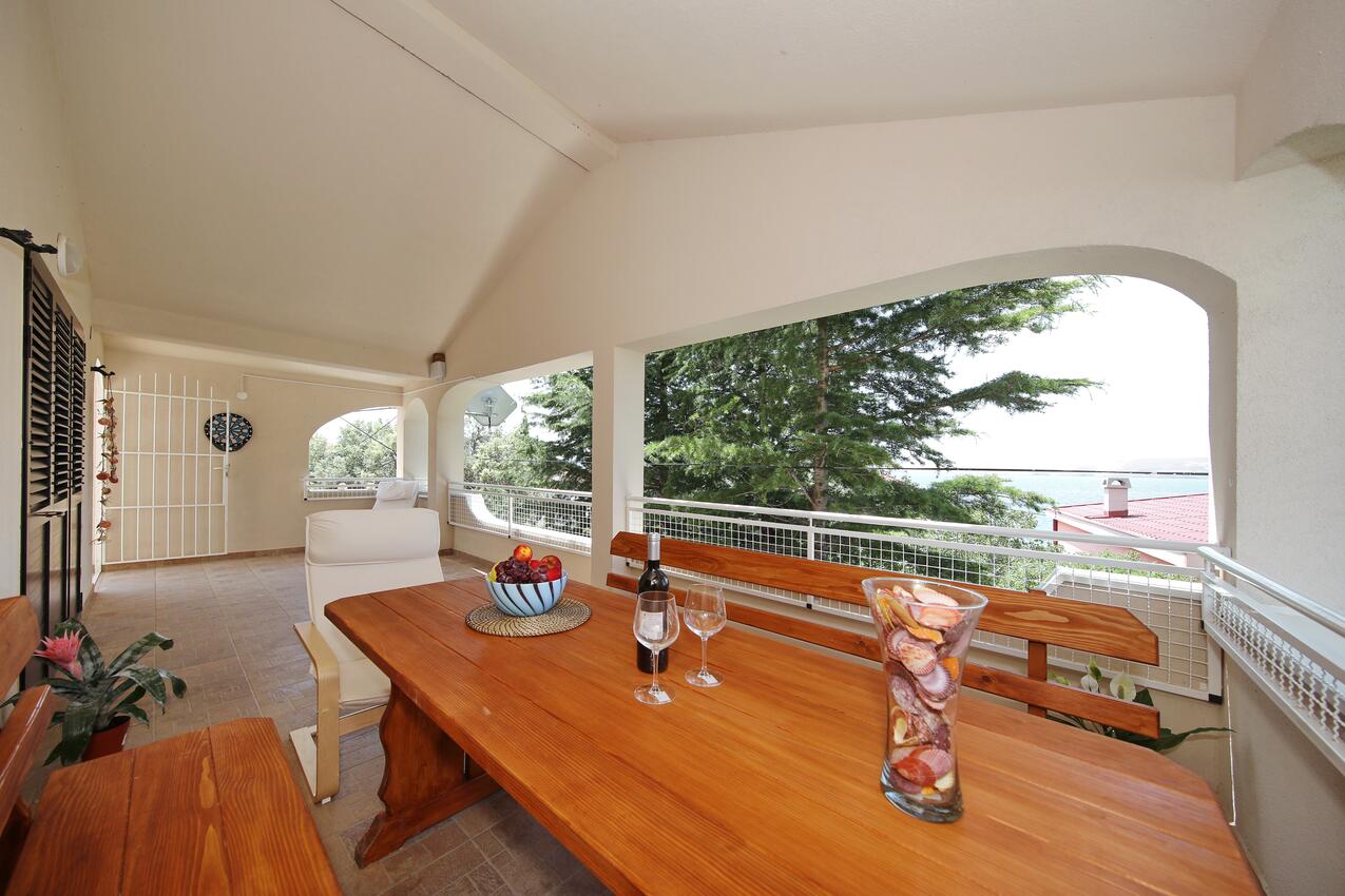A-15907-a - Kwatery prywatne - Apartamenty nad morzem Ribarica, Karlobag