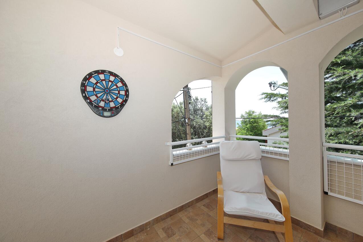 A-15907-a - Kwatery prywatne - Apartamenty nad morzem Ribarica, Karlobag