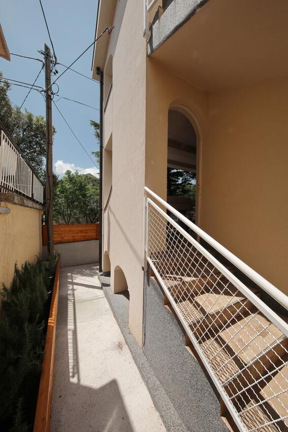 Podwórko - Apartamenty nad morzem Ribarica, Karlobag