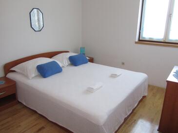 Apartments by the sea Slatine, Čiovo - 15916