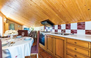 Apartments with parking space Novi Vinodolski - 15946