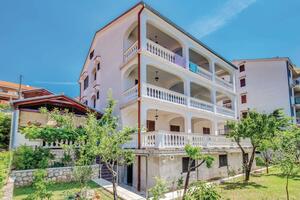 Apartamentos con parking Novi Vinodolski - 15946