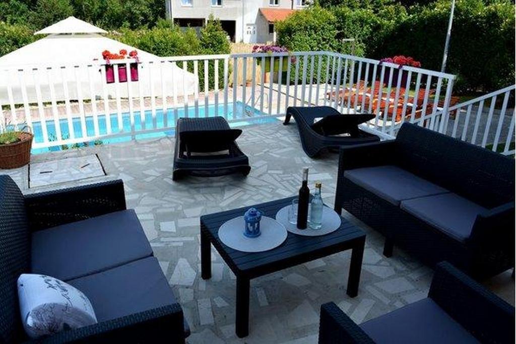 K-15985 - Alloggi privati - Casa con piscina per famiglia Grubine, Morlacca - Zagora