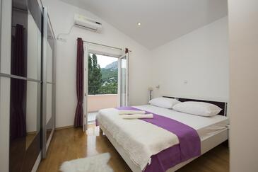 Family-friendly apartments with swimming pool Klis, Split - 16005