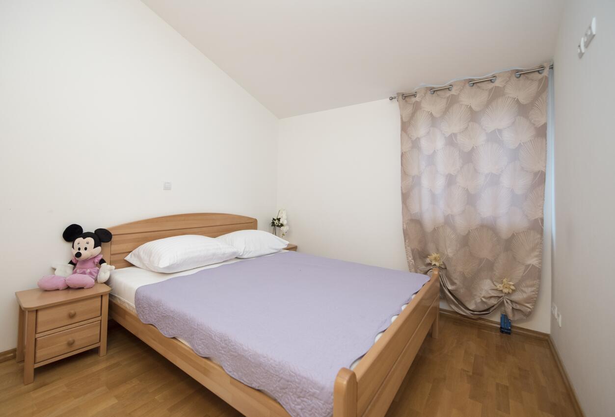 Apartmaji z bazenom za družine z otroci Klis, Split - 16005