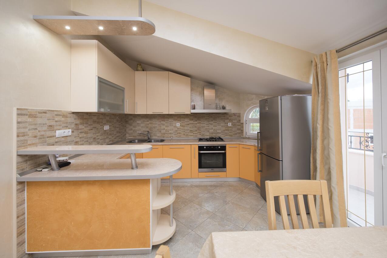 Apartmaji z bazenom za družine z otroci Klis, Split - 16005