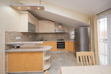 Family-friendly apartments with swimming pool Klis, Split - 16005