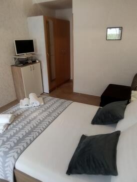 Apartments with parking space Pag - 16016