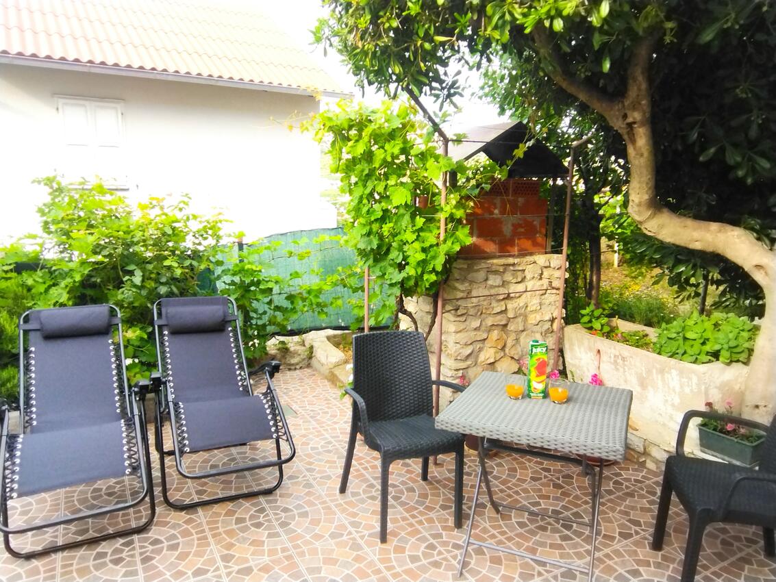 Apartments with parking space Pag - 16016