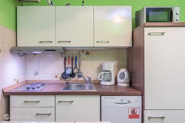 Apartments with parking space Pula - 16053