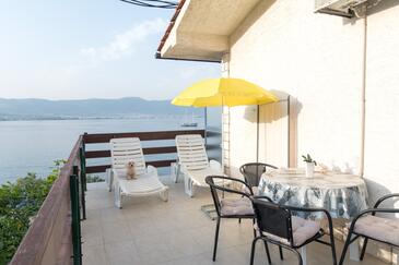 Apartments by the sea Arbanija, Čiovo - 16117