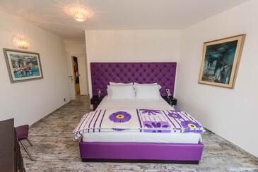 Seaside luxury villa with a swimming pool Cove Mihovilje, Pag - 16124