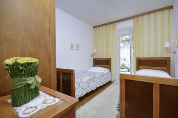 Seaside holiday house Baška Voda, Makarska - 16138