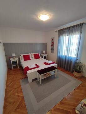 Apartmanok medencével Razanj, Rogoznica - 16182