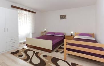 Apartamenty z parkingiem Omis - 16185
