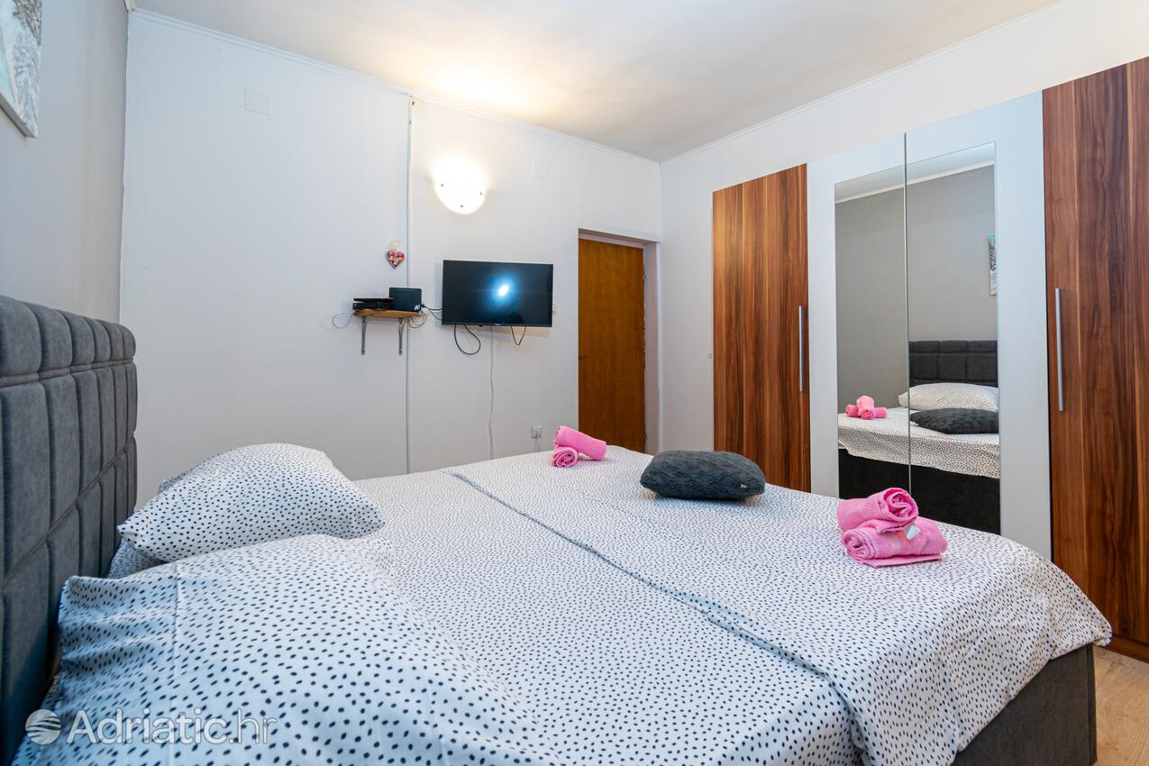 A-16188-a - Private accommodation - Apartments with a parking space Bibinje, Zadar