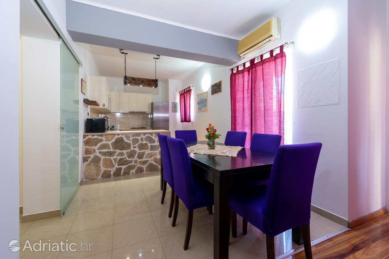 A-16188-a - Private accommodation - Apartments with a parking space Bibinje, Zadar