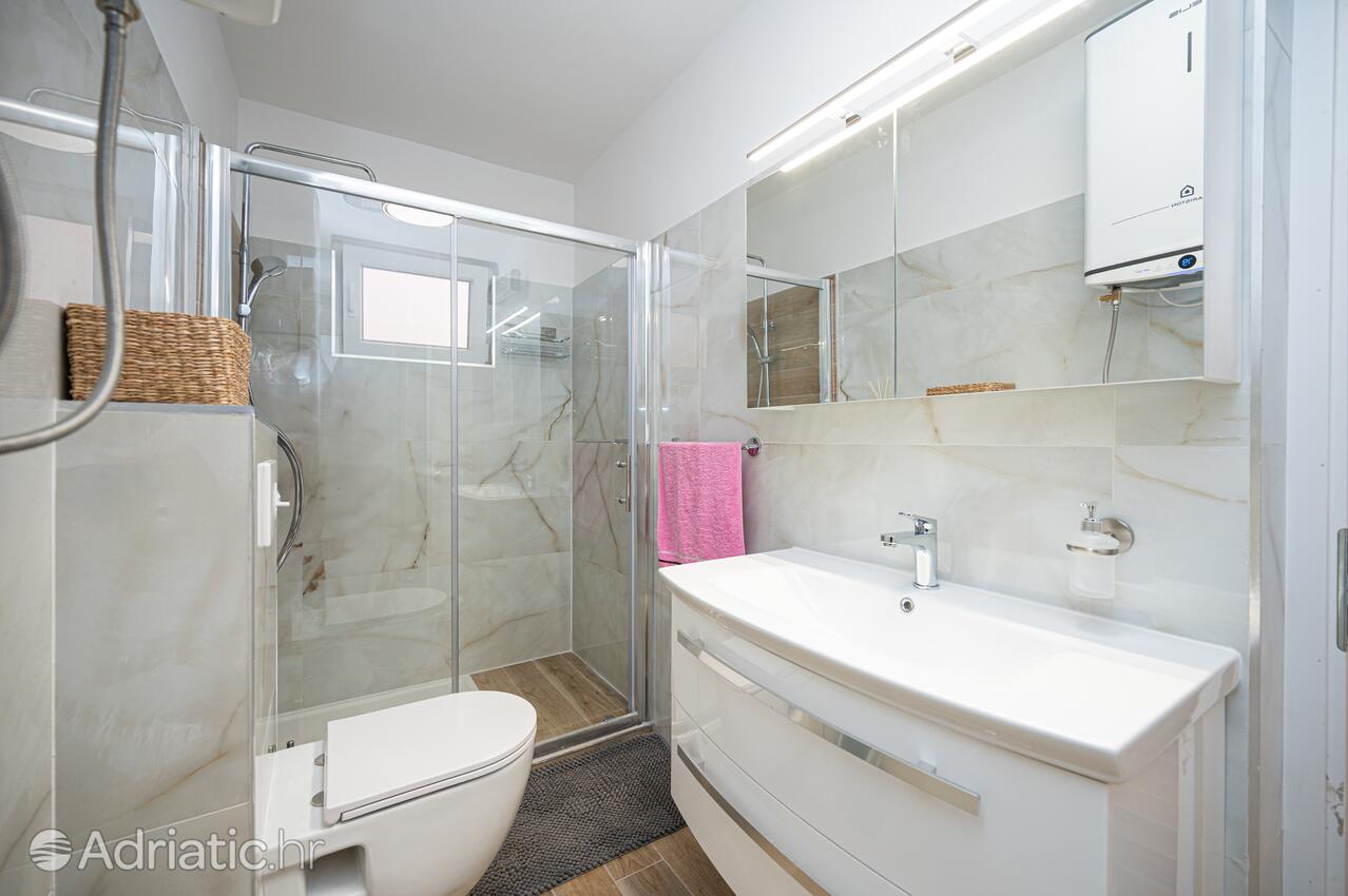 AS-16188-a - Private accommodation - Apartments with a parking space Bibinje, Zadar