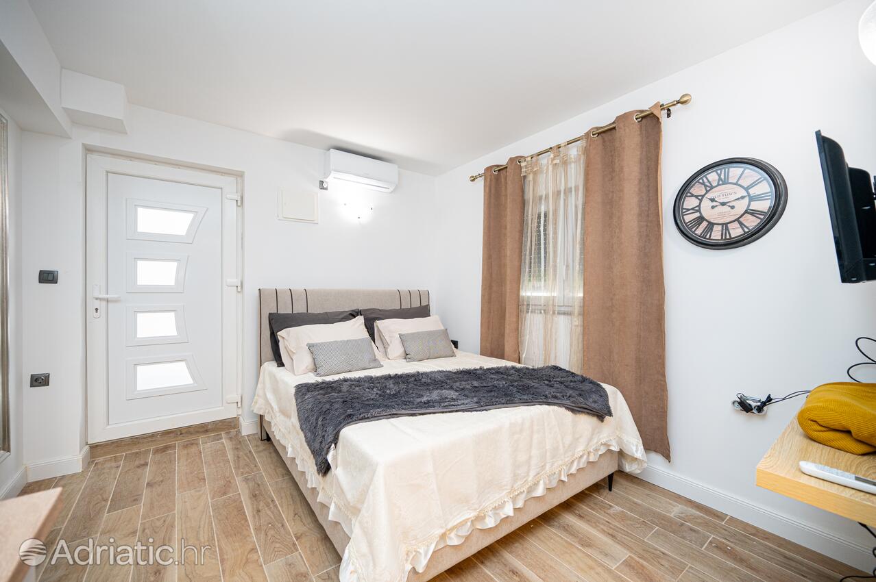 AS-16188-a - Private accommodation - Apartments with a parking space Bibinje, Zadar