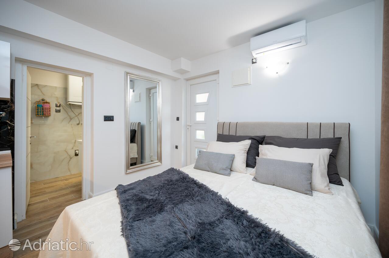 AS-16188-a - Private accommodation - Apartments with a parking space Bibinje, Zadar