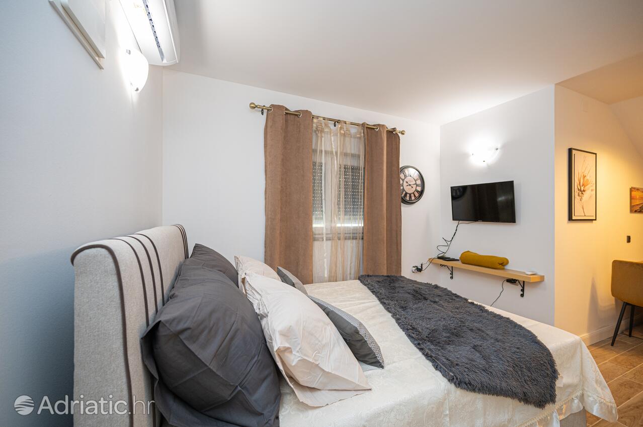 AS-16188-a - Private accommodation - Apartments with a parking space Bibinje, Zadar