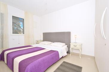 Apartments with parking space Mavarštica, Čiovo - 16215