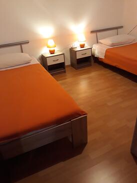 Apartments with parking space Vir - 16226