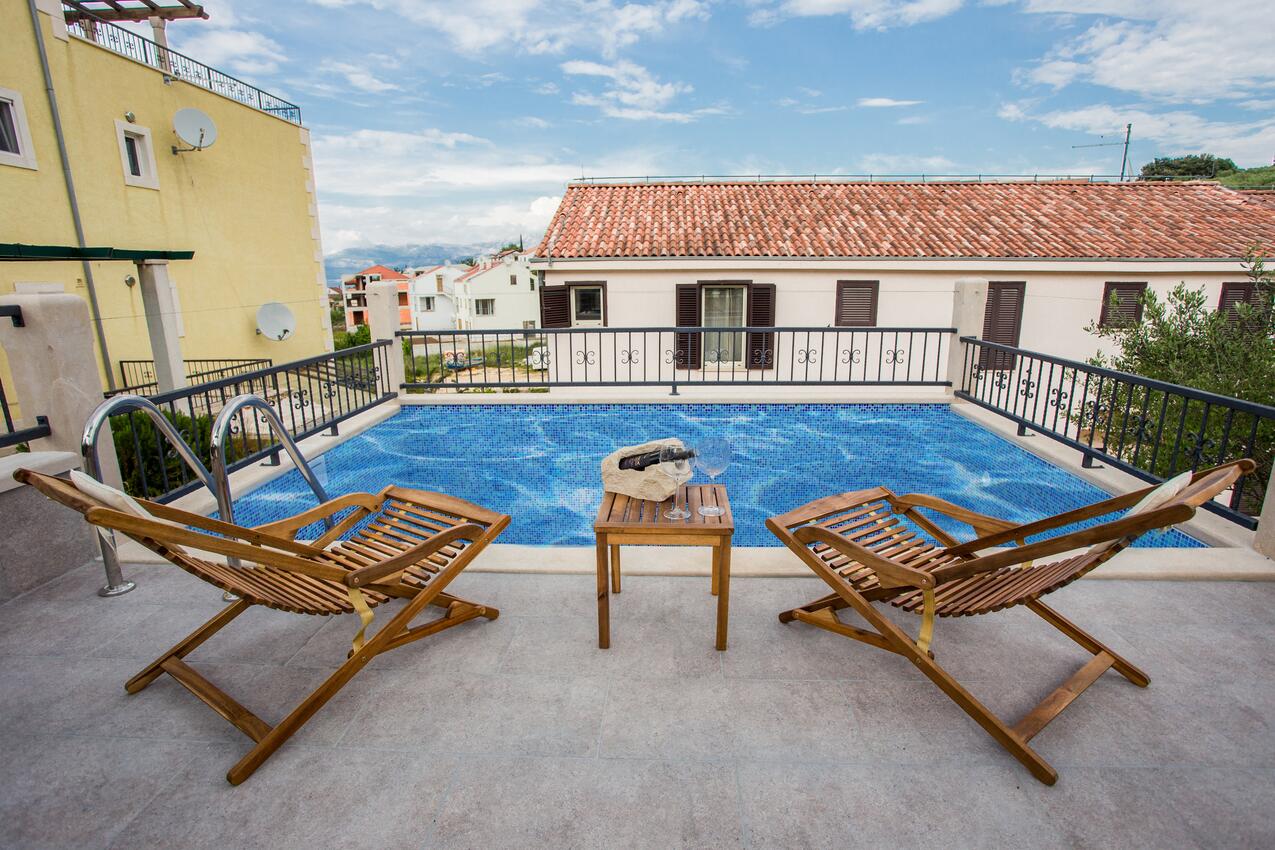 Apartments with a swimming pool Sutivan, Brač - 16235